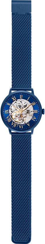 Blauw automatisch horloge met open uurwerk en Romeinse cijfers, staand op een mesh band.