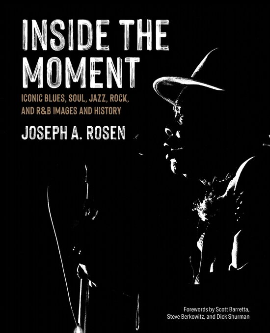 Boek "Inside the Moment" met iconische blues-, soul-, jazz-, rock- en R&B-afbeeldingen en geschiedenis door Joseph A. Rosen.