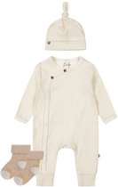 Dirkje - Noppies - Kledingset - Unisex Boxpak met mutsje Offwhite - 1 paar sokjes bruin gestreept - 44