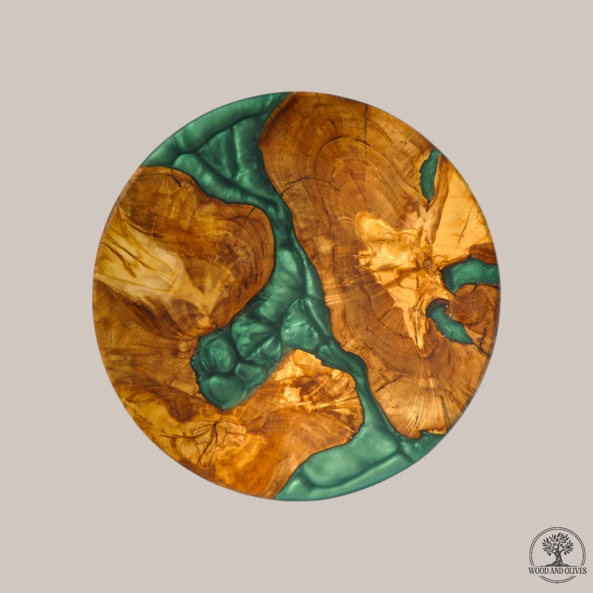 Wood and Olives - Olijfhouten Serveerplank met Epoxy (Rond) - Groen - Handgemaakt - 35 cm