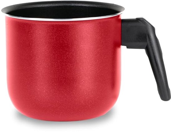 Rode aluminium melkkoker met een zwart handvat en witte rand.