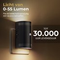 Zwarte stekkerlamp met instelbare helderheid (0-55 Lumen) en een levensduur tot 30.000 uur.