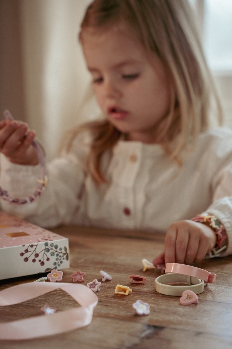 Little Dutch Adventskalender met armbandjes, bedels en stickers - 24 vakjes - Knutselen - Speelgoed kinderen - Voor meisjes – foto 5