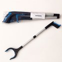 Grijper in plastic verpakking en een losse grijper ernaast. Beide zwart met blauwe details.