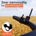 Zwarte Origin telefoonhouder bevestigd aan een fietsstuur, met een veld met tarwe op de achtergrond. "Zeer eenvoudig te bevestigen".