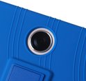 Blauw hoesje met golvende lijnen, met een uitsparing voor de camera.