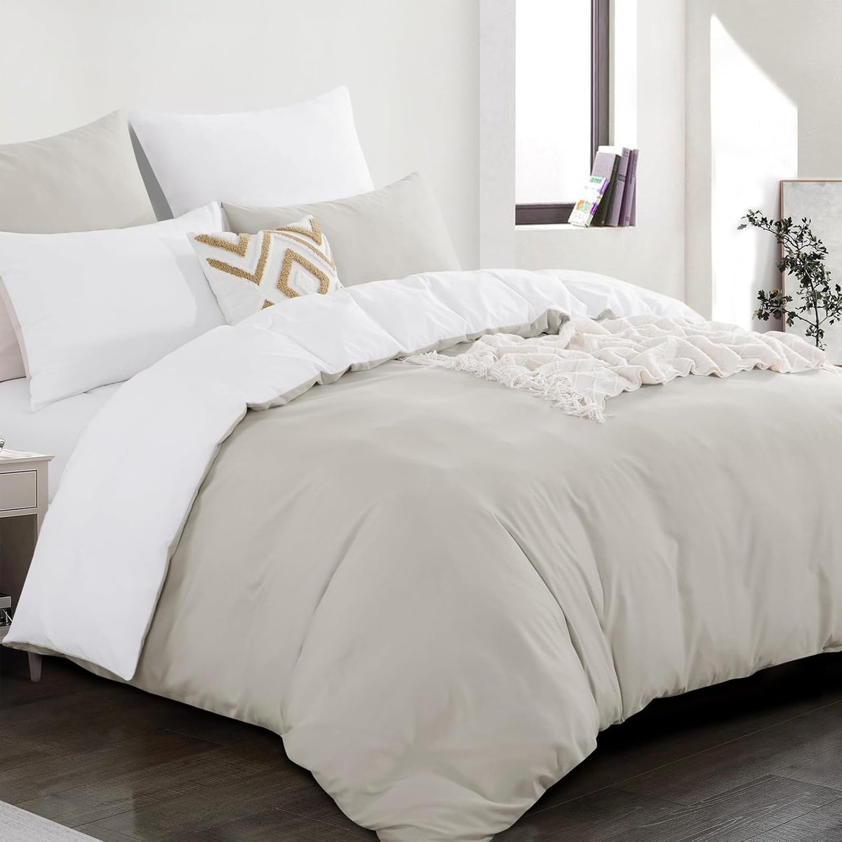 Famanu Beddengoedset, 3-delig, 200 x 220 cm, beige, omkeerbaar, met ritssluiting, tweekleurig dekbedovertrek van zachte microvezel met kussenslopen, beige en wit