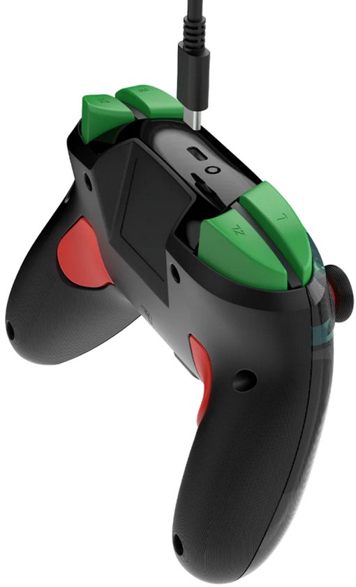 Zijkant van de zwarte controller met Donkey Kong-thema, met groene en rode triggers en een aangesloten kabel.