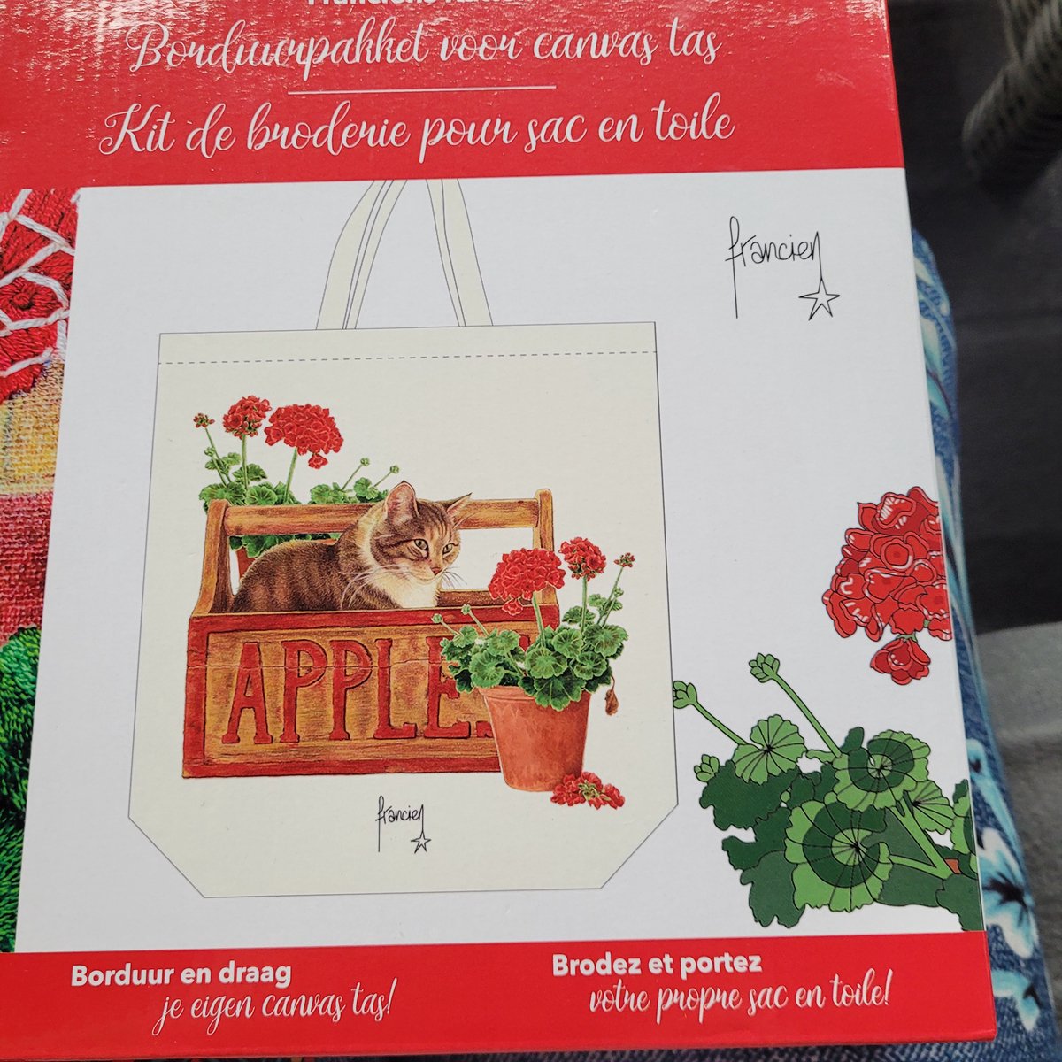 Borduurpakket voor Canvas tas - Franciens katten. / Bruine kat / geraniums / borduren/ rood