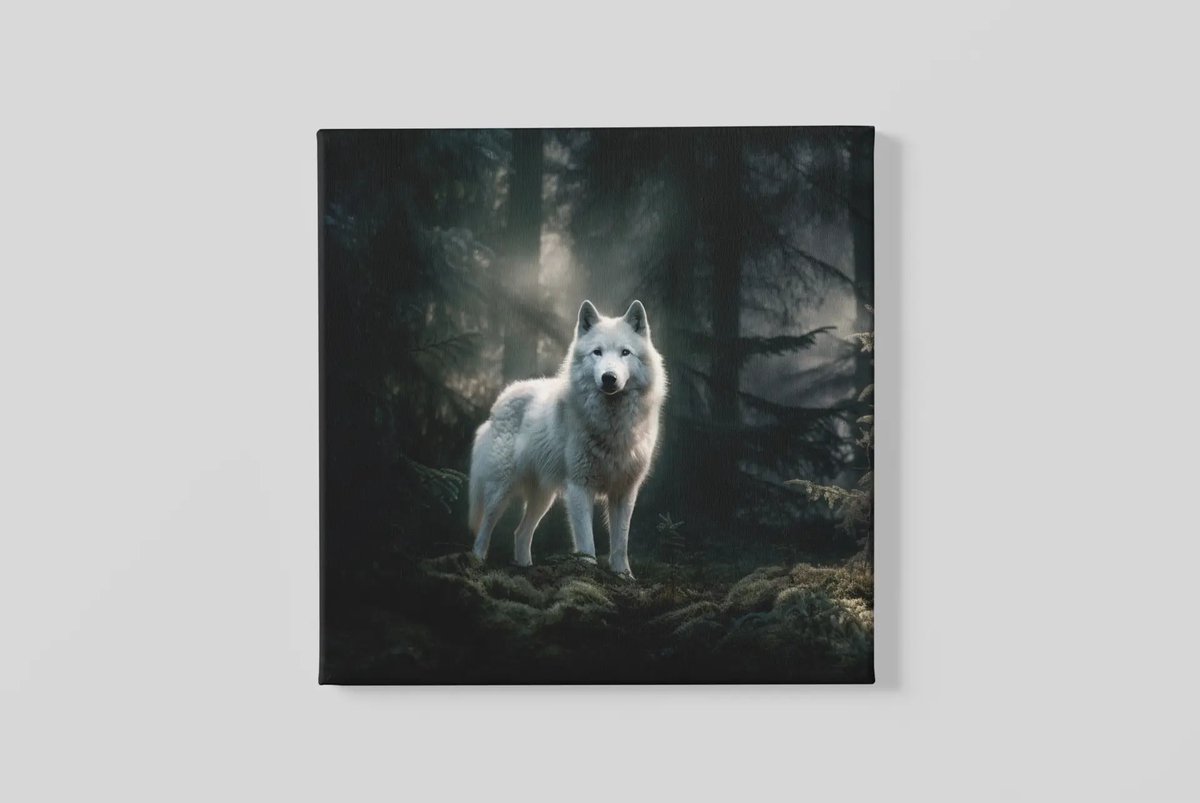 Trendex Global Vierkant Canvas Schilderij - Witte Wolf in het Bos - Dierenkunst met Mystiek Karakter - 40x40x2 cm