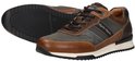 Bruine herensneaker met een combinatie van leer en textiel, veters en een rubberen zool.