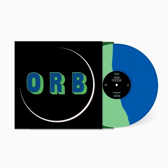 Zwarte hoes met witte cirkel en blauwgroen gespikkelde vinylplaat van The Orb, getiteld 'Birth'.