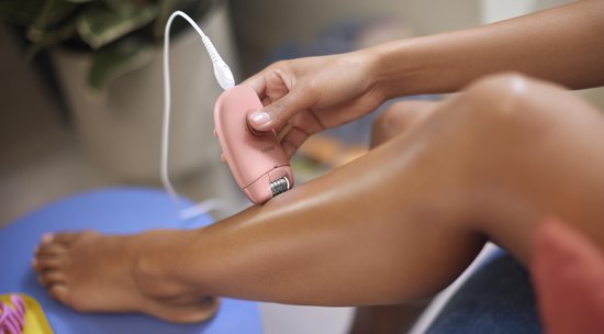 Philips Series 2000 Epilator met massagekapje- langdurig haarvrij - Peach - Met snoer - BRE227/00