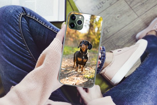Coque iPhone 11 Pro Max - Un teckel dans la forêt - Coque en Siliconen pour téléphone