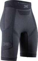 Short noir pour femme avec une poche sur la hanche, logo 'X-Bionic' sur la jambe et la ceinture.