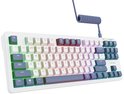 Wit toetsenbord met gekleurde toetsen en spiraalkabel. Met Nederlandse QWERTY-indeling.
