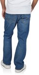 Gedetailleerde achterkant van blauwe Mustang jeans, bootcut fit, met subtiele slijtage en gestikte achterzakken.