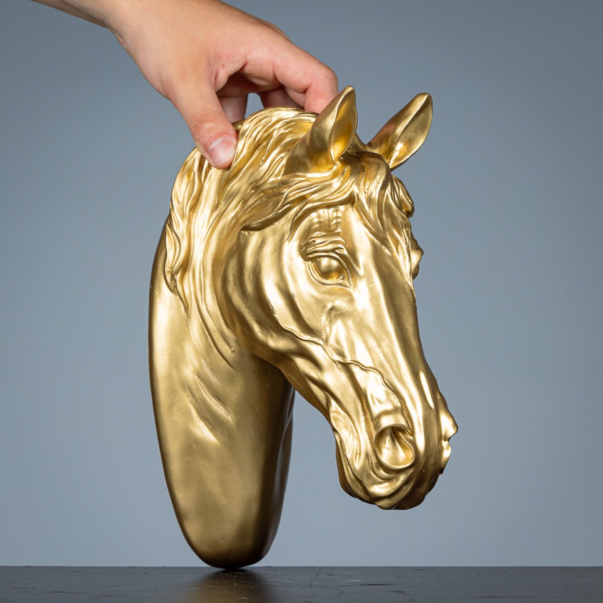 Gouden Paardenhoofd – Elegant en Krachtig Decoratief wandsculptuur - Glanzend Polyresin - 140114G