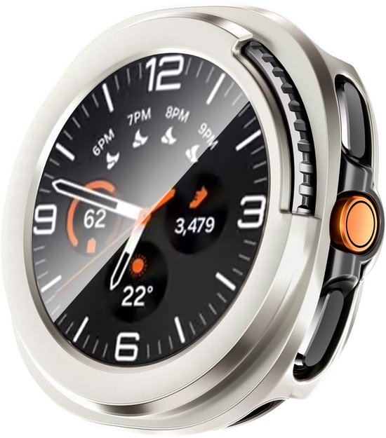 Zilveren smartwatch met zwarte wijzerplaat, oranje accenten en digitale weergave.
