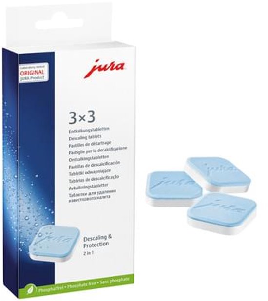 Een doosje JURA 3x3 ontkalkingstabletten met drie losse tabletten ernaast. De doos heeft een blauw-witte print met bubbels.