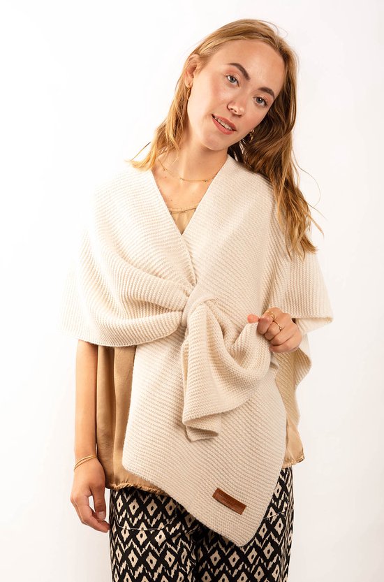 Estella poncho- Accessories Junkie Amsterdam- Damens- Sjaal met lus- Gebreid- Lichtgewicht- Polyacryl blend-Omslagdoek- Cosy chic-Cape-onesize- Effen- Stola- Ecru