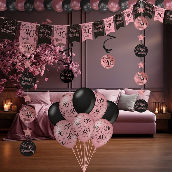 Slaapkamer versierd voor een 40e verjaardag met roze-zwarte ballonnen, slingers en hangdecoraties.