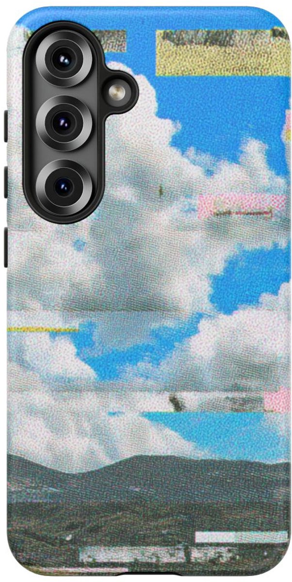 Glitch Effect Wolkenlucht met Bergen – Telefoonhoesje Geschikt voor Samsung Galaxy S25