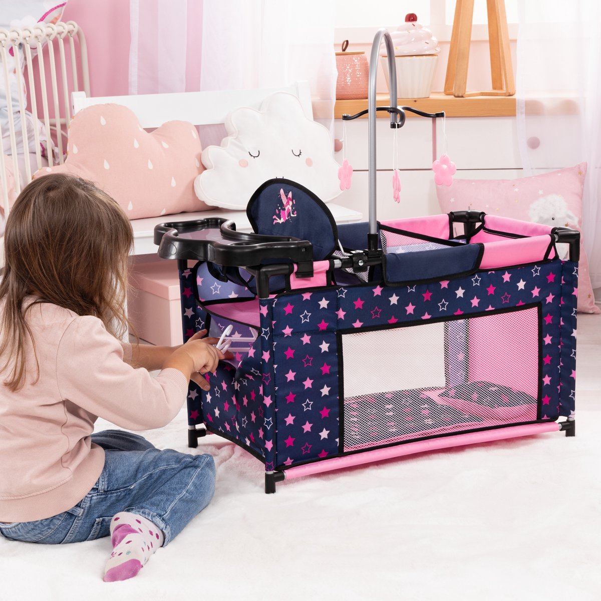 Bayer Design - Poppenbed met geïntegreerde kinderstoel, kastcompartiment, mobiel, kussen, dekbed, poppenaccessoires in blauw met sterren — afbeelding 3