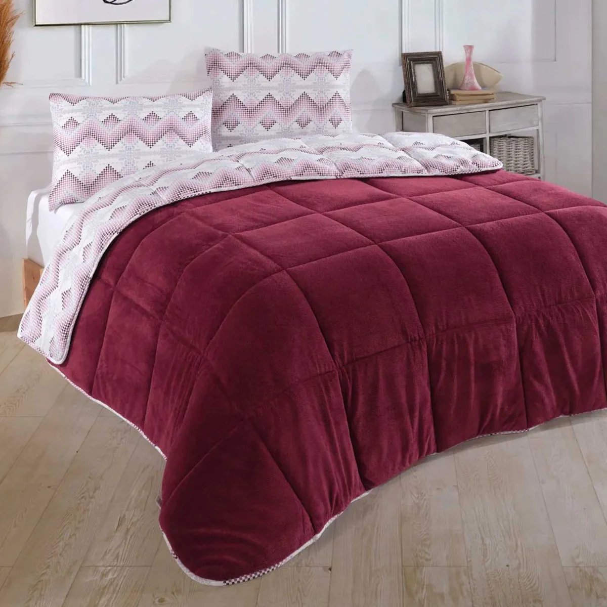 NORDIC SCHILLER Dekbed - 4-Seizoenen & Dubbelzijdig - Ultiem Comfort - Machinewasbaar - 195 cm x 215 cm - kersrood