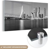 MuchoWow® Glasschilderij 120x60 cm - Schilderij acrylglas - Rotterdam en de Erasmusbrug tijdens de schemering - zwart wit - Foto op glas - Schilderijen