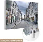 MuchoWow® Glasschilderij 90x60 cm - Schilderij acrylglas - Architectuur - Maastricht - Wit - Foto op glas - Schilderijen