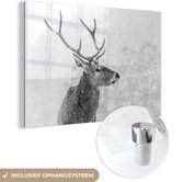 MuchoWow® Glasschilderij 180x120 cm - Schilderij acrylglas - Hert in de winter - zwart wit - Foto op glas - Schilderijen