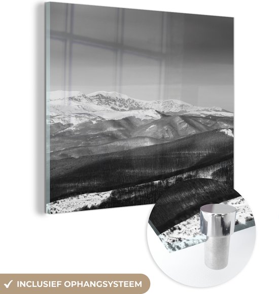 MuchoWow® Glasschilderij - Balkan gebergte in Bulgarije, Europa - Zwart-Wit - 90x90 cm - Acrylglas Schilderijen - Foto op Glas