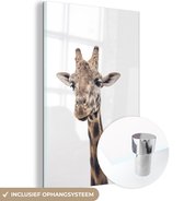 MuchoWow® Glasschilderij 80x120 cm - Schilderij acrylglas - Giraffe voor witte achtergrond - Foto op glas - Schilderijen