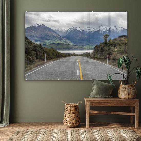Highway at Lake Wanaka in New Zealand Plexiglass 180x120 cm - Tirage photo sur Glas (décoration murale en plexiglas) XXL / Groot format!