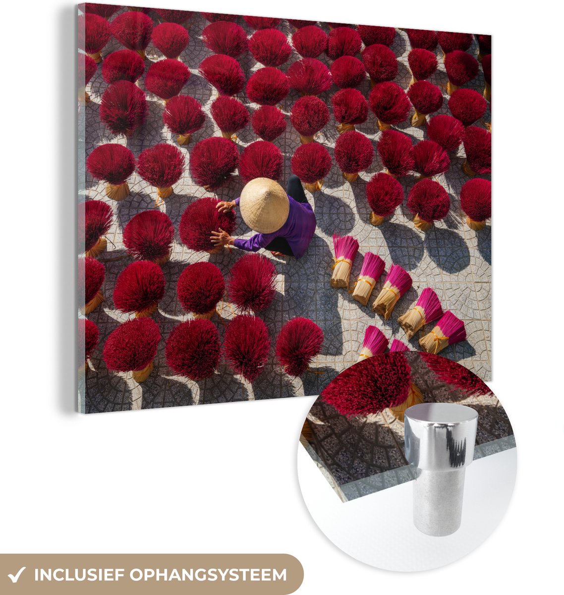 ® Glasschilderij 80x60 cm - Schilderij acrylglas - Vrouw laat Vietnamese wierook drogen - 