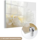 MuchoWow® Glasschilderij 150x100 cm - Schilderij acrylglas - Close-up van een witte pioenroos van de zijkant - Foto op glas - Schilderijen