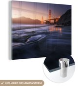 MuchoWow® Glasschilderij 80x60 cm - Schilderij acrylglas - Zonsondergang boven de Golden Gate Bridge in Californië - Foto op glas - Schilderijen