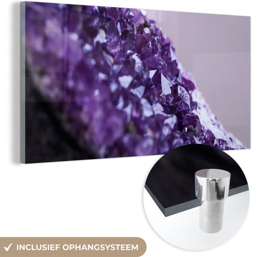 MuchoWow® Glasschilderij 160x80 cm - Schilderij acrylglas - Close-up van een paarse amethist - Foto op glas - Schilderijen
