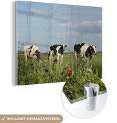 MuchoWow® Glasschilderij 80x60 cm - Schilderij glas - Koe - Bloemen - Gras - Dieren - Foto op acrylglas - Schilderijen