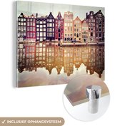 MuchoWow® Glasschilderij 120x90 cm - Schilderij acrylglas - Amsterdam - Huis - Reflectie - Foto op glas - Schilderijen