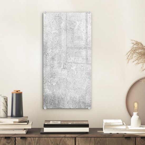 MuchoWow® Glasschilderij 20x40 cm - Schilderij acrylglas - Beton - Grijs - Muur - Foto op glas - Schilderijen