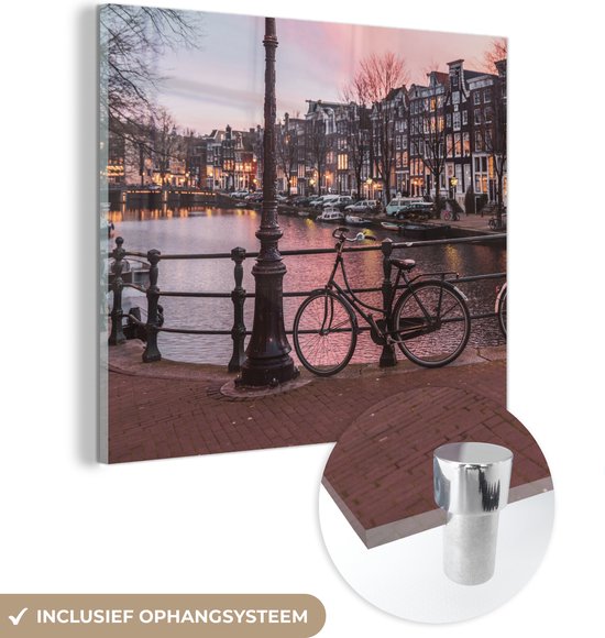 MuchoWow® Glasschilderij 20x20 cm - Schilderij acrylglas - Amsterdam in de schemering - Foto op glas - Schilderijen