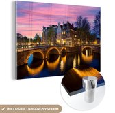 MuchoWow® Glasschilderij 60x40 cm - Schilderij acrylglas - Amsterdam - Nacht - Kanaal - Foto op glas - Schilderijen