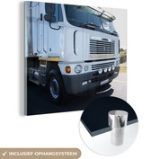 MuchoWow® Glasschilderij 90x90 cm - Schilderij acrylglas - Vrachtwagen - Wit - Auto - Foto op glas - Schilderijen
