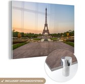 MuchoWow® Glasschilderij 120x80 cm - Schilderij acrylglas - Parijs - Eiffeltoren - Zonsopgang - Foto op glas - Schilderijen