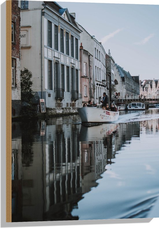 Hout - Gebouwen aan het Water met Boot - 50x75 cm - 9 mm dik - Foto op Hout (Met Ophangsysteem)