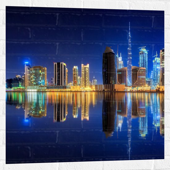 Muursticker - Skyline van Dubai met Weerspiegeling in de Zee, Qatar - 80x80 cm Foto op Muursticker