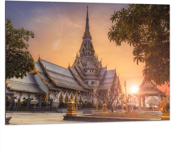 Dibond - Mooi Kasteel met Zonsondergang in Thailand - 100x75 cm Foto op Aluminium (Met Ophangsysteem)