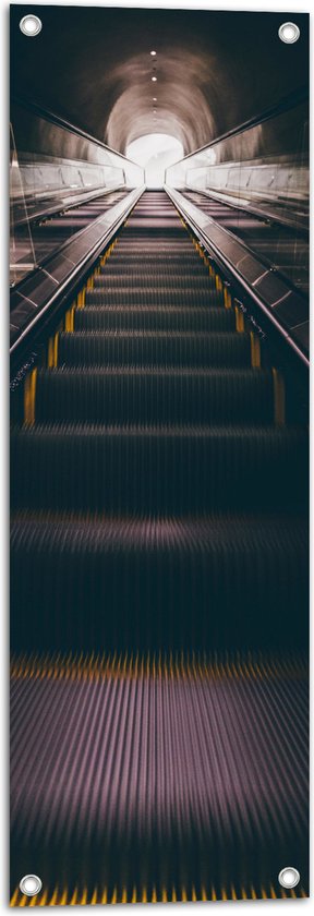 Tuinposter – Onderaanzicht van Roltrap in Treinstation - 30x90 cm Foto op Tuinposter (wanddecoratie voor buiten en binnen)